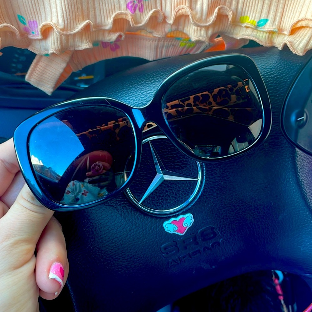 COACH brand Movie Star 🌟 sunglasses with Leopard print on the inside